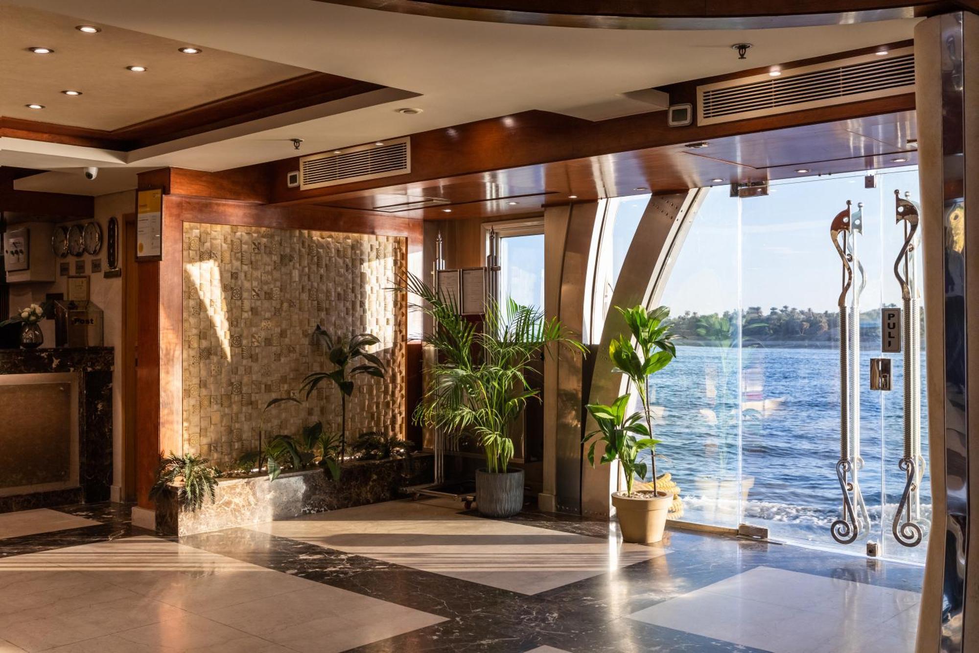 M/S Esmeralda Nile Cruise - 4 Or 7 Nights From Luxor Each Monday And 03 Nights From Aswan Each Friday ภายนอก รูปภาพ
