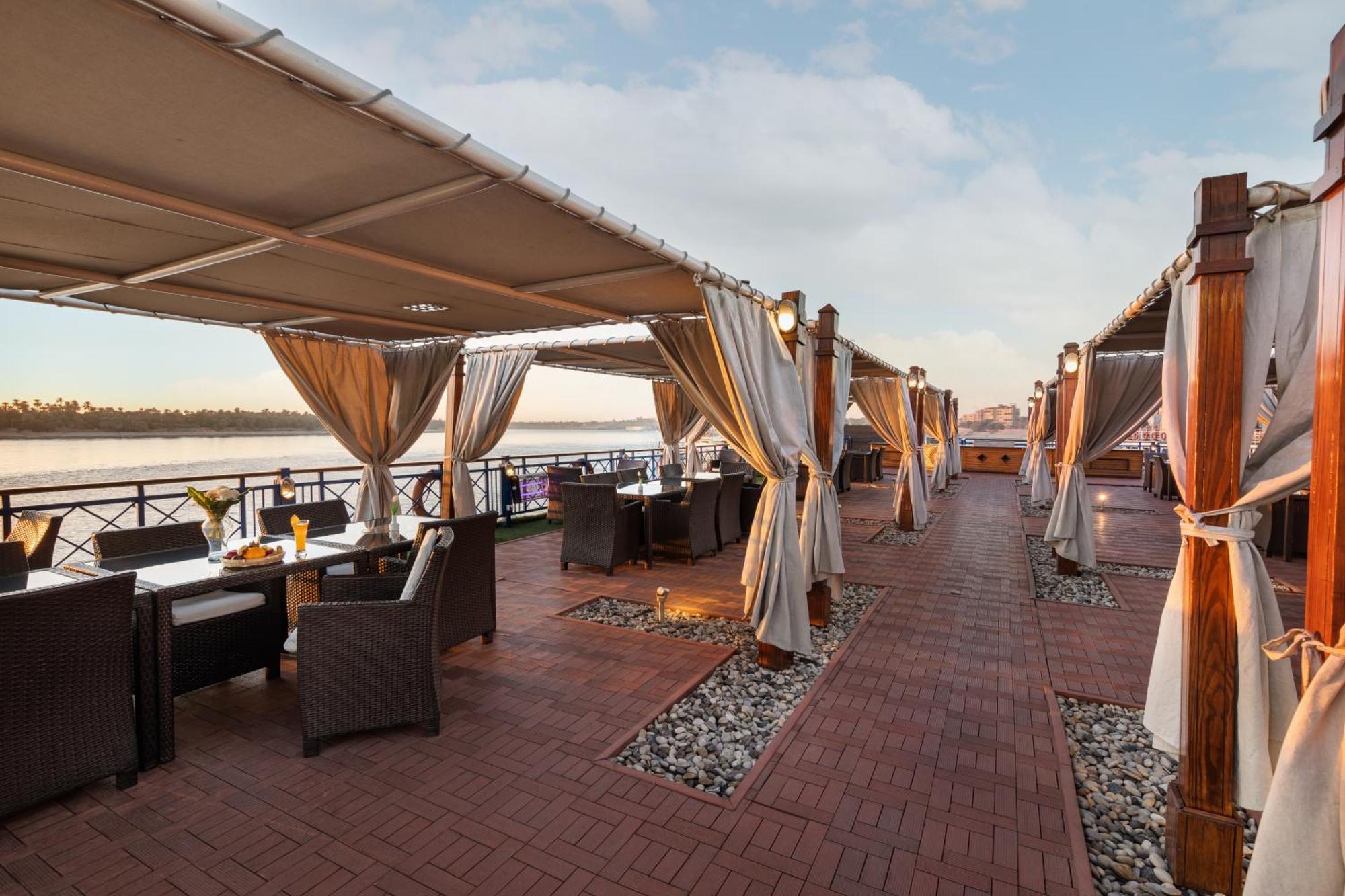 M/S Esmeralda Nile Cruise - 4 Or 7 Nights From Luxor Each Monday And 03 Nights From Aswan Each Friday ภายนอก รูปภาพ