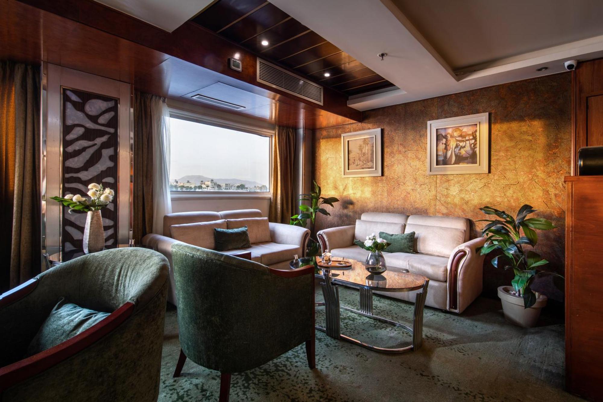 M/S Esmeralda Nile Cruise - 4 Or 7 Nights From Luxor Each Monday And 03 Nights From Aswan Each Friday ภายนอก รูปภาพ